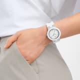 Часы Bvlgari Aluminium White Automatic, мануфактурный механизм с автоматическим заводом, корпус 40 мм из алюминия, безель и браслет из белого каучука, белый циферблат. Водонепроницаемость до 100 метров. Ограниченная серия из 1 000 экземпляров 103964 image 1