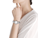 LVCEA Uhr mit Gehäuse und Armband aus Edelstahl, weißem Perlmuttzifferblatt und Diamantindizes. 102196 image 4