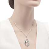 Serpenti necklace in 18 kt white gold, set with emerald eyes and pavé diamonds both on the chain and the pendant. 352752 image 4