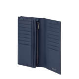 Portafoglio grande per yen Bvlgari Bvlgari Man in vitello martellato, marrone diaspro del deserto all'esterno e color blu denim zaffiro all'interno. Iconico motivo in ottone placcato palladio e chiusura a libro. BBM-WLT-Y-ZP-16C-R image 2