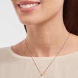 DIVAS' DREAM 18 kt rose gold pendant necklace set with a round brilliant-cut diamond (0,03 ct), a mother-of-pearl element and pavé diamonds (0.10 ct) 358365 image 6