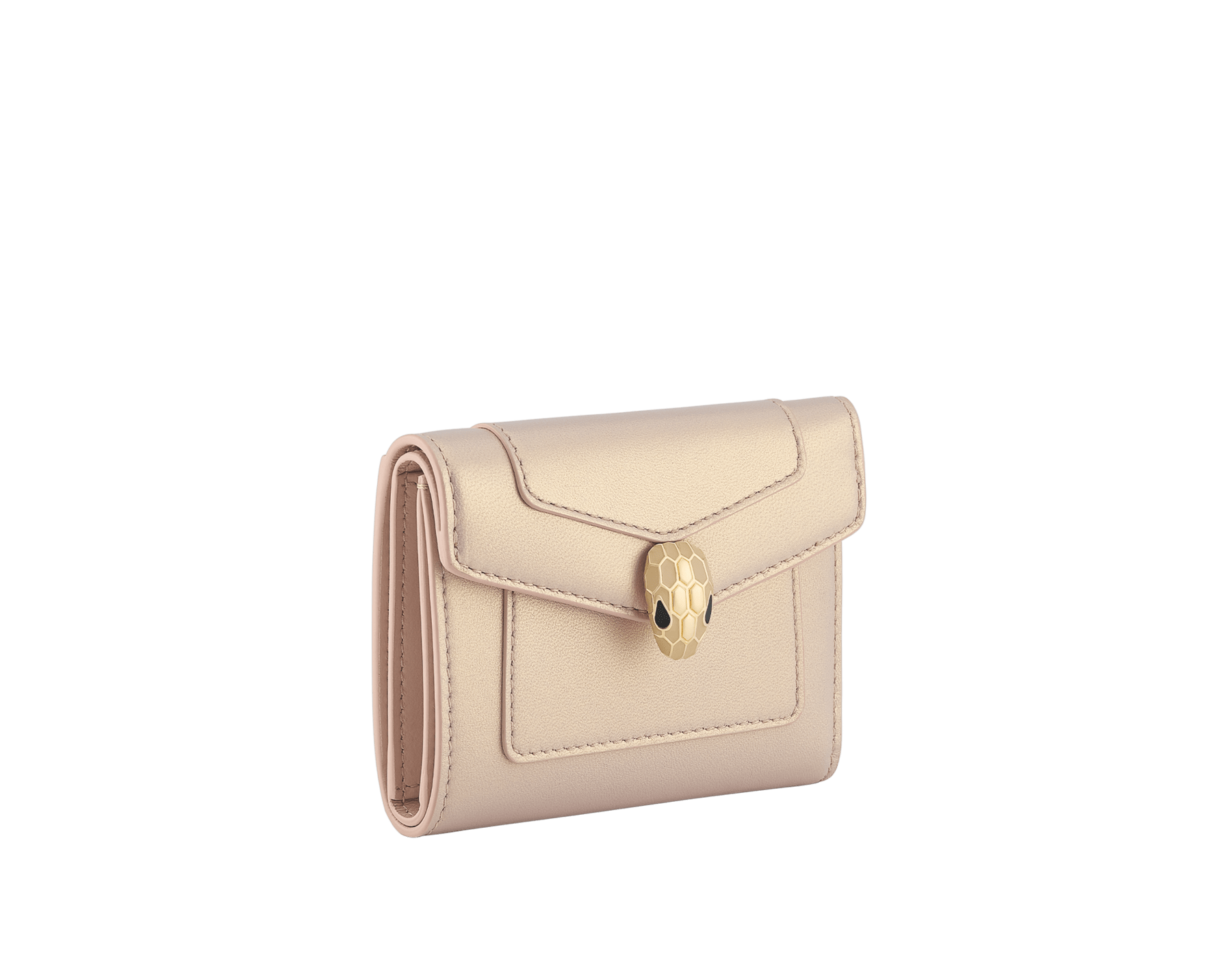 Portefeuille compact Serpenti Forever en cuir d’agneau Space couleur or rose avec intérieur en cuir nappa couleur rose cristal. Captivant fermoir à bouton-pression Serpenti en laiton doré rehaussé d’écailles en émail couleur or rose et laiton doré et d’yeux en émail noir. 295585 image 1