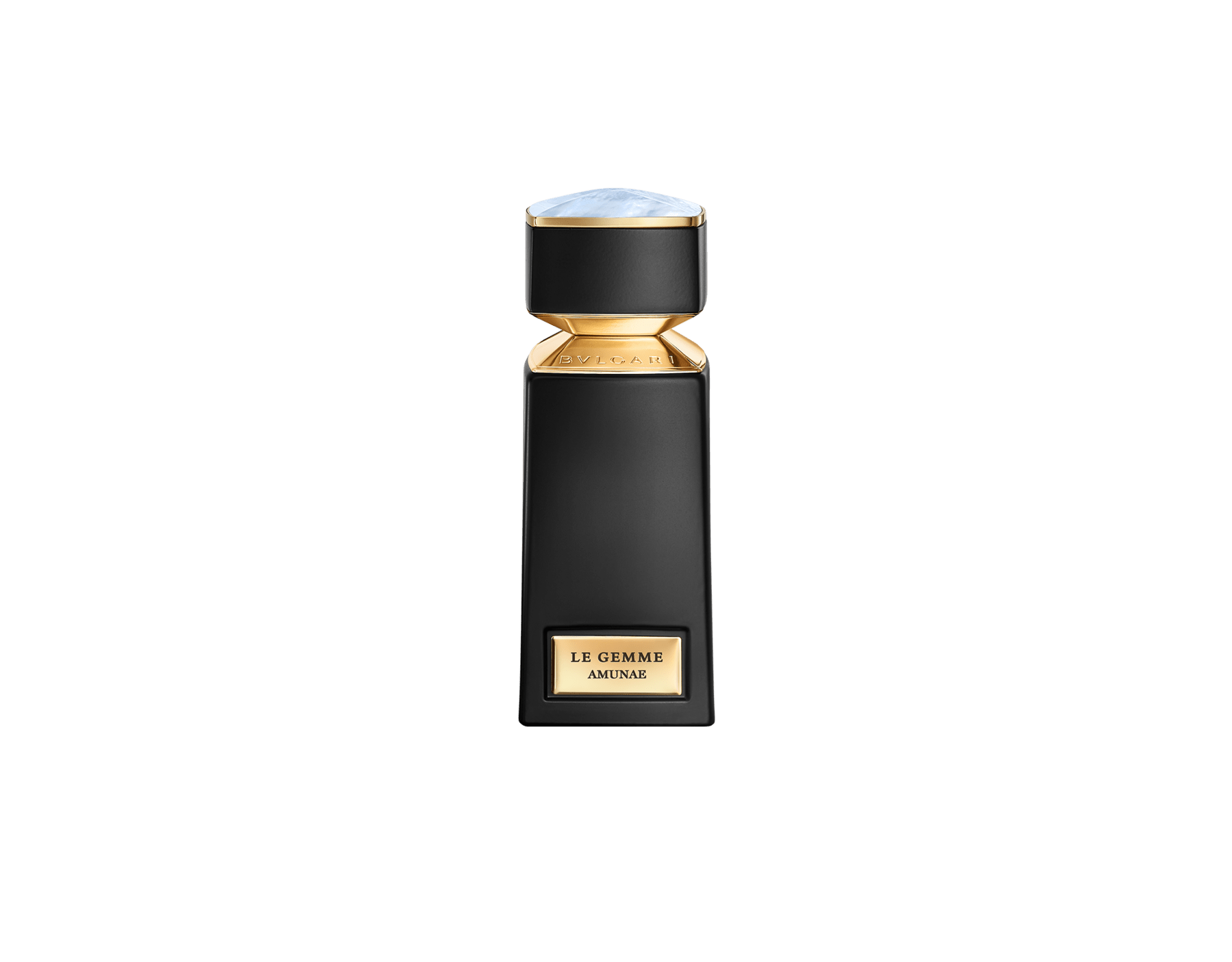 Entdecken Sie Bvlgari Le Gemme Amunae, einen bemerkenswert strahlenden, floral-holzigen Duft, in dessen Zentrum prächtiges Jasmin-Absolue und ein intensiv-holziger Akkord von schwarzem Moschus stehen. 42488 image 1
