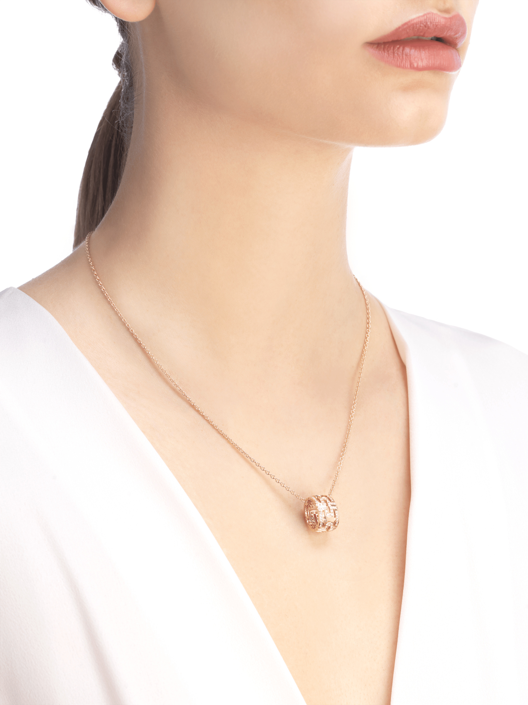 bvlgari parentesi diamond pendant