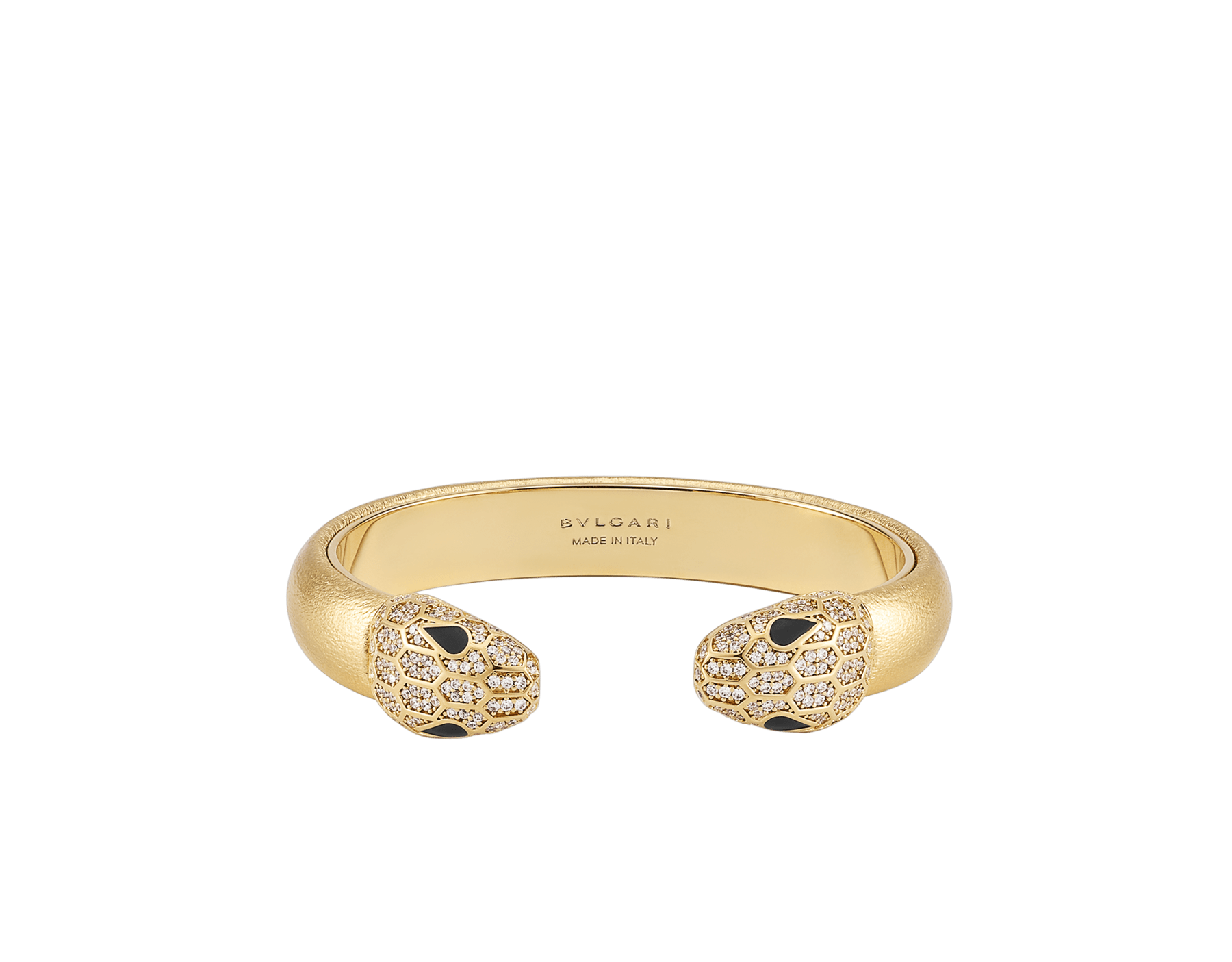 Serpenti Forever Armreif aus vergoldetem Messing mit Intarsien aus Nappaleder in Soft Gold. Faszinierendes Motiv mit gegenüberliegenden Schlangenköpfen aus vergoldetem Messing mit weißem Zirkonia-Pavé und Augen aus schwarzer Emaille. BRACLT-SP-CONTR-softnappa image 1