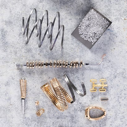 Elements for the assemblage of the Serpenti watch.