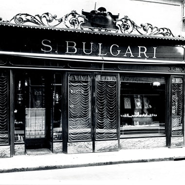 The Bvlgari store on Via Condotti 10 in the 1920s, opened by Sotirio Bulgari and still today the flagship store of the Roman brand.