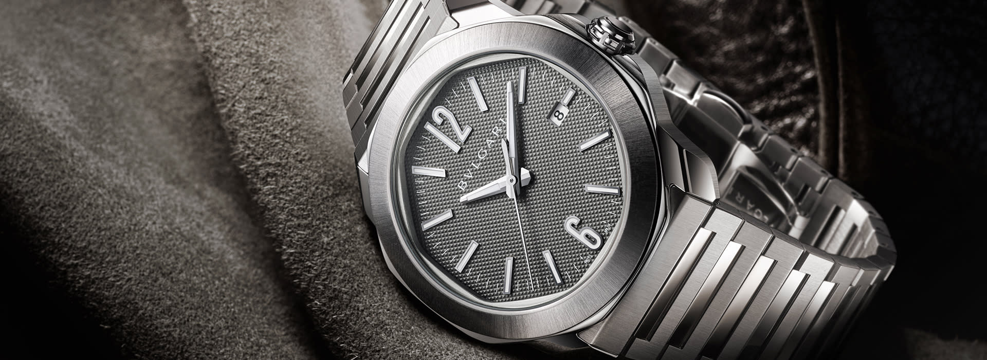 Octo Roma watch in stainless steel with self-winding movement and anthracite dial, creative shot.