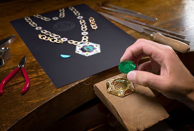 Making of Exedra Mediterranea High Jewelry yellow gold necklace with turquoise, amethysts and diamonds, close-up.