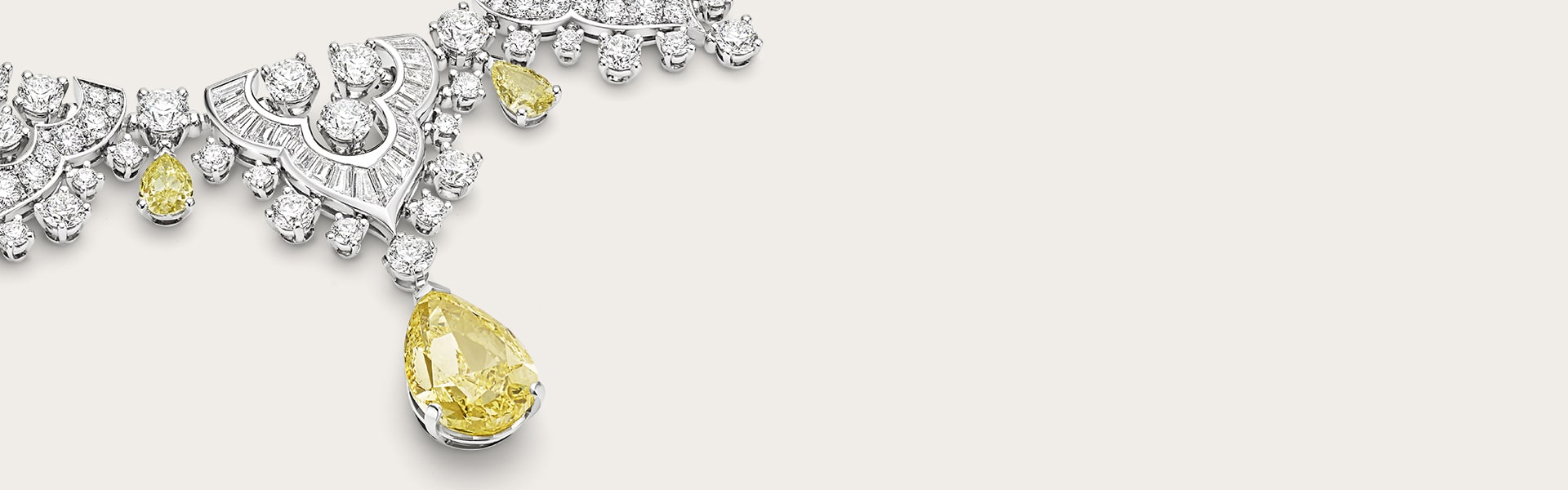 Tribute to Venice Mediterranea High Jewelry necklace with white and yellow diamonds, close-up.