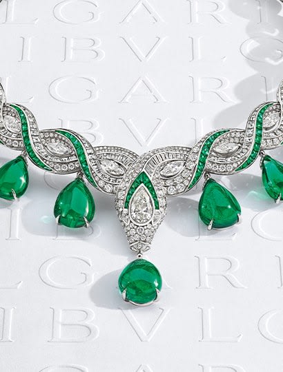 Serpenti Baroque High Jewellery platinum necklace with emeralds and diamonds.