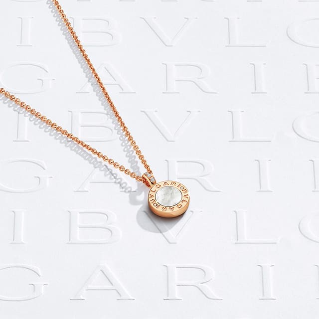 BVLGARI BVLGARI 18 kt rose gold pendant necklace set with mother-of-pearl centre.