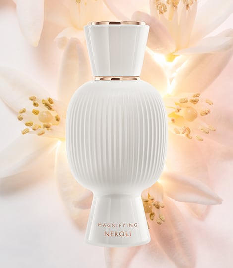 Bvlgari Allegra Magnifying Neroli 精醇香水及其主要成分的創意影像。