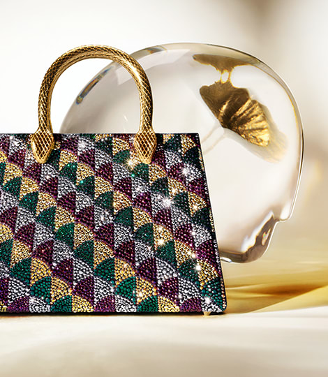 Serpenti Sugarloaf white calf leather shoulder bag with Calla Matelassé motif and snakehead closure.