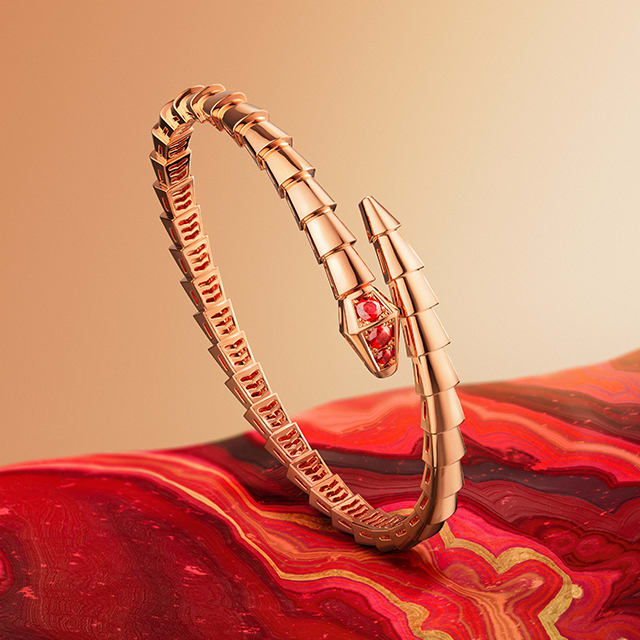 Serpenti bracelet in rose gold.