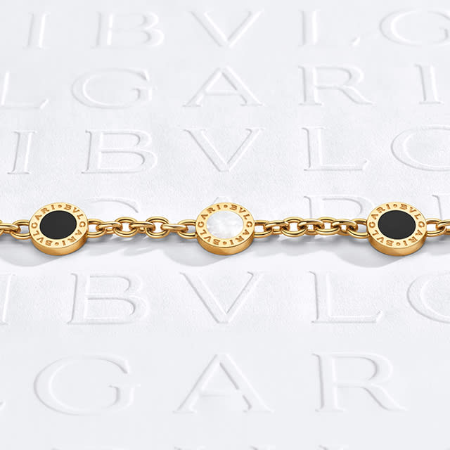 Bvlgari Bvlgari necklace and ring in rose gold and diamonds.
