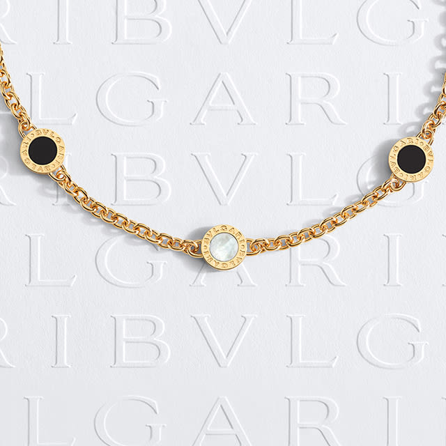 Bulgari Bulgari bracelet in rose gold with diamonds.