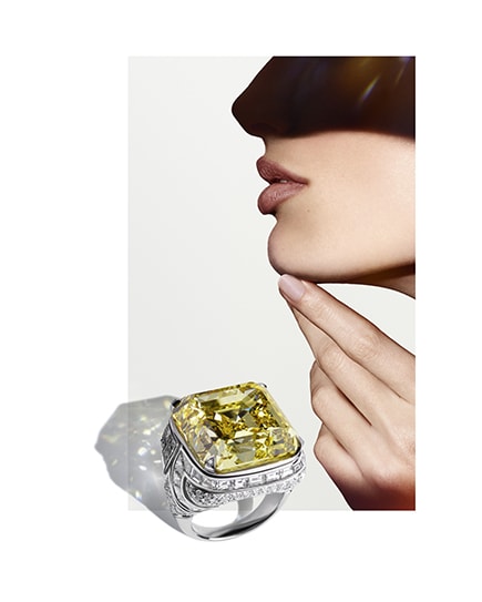 Essence of Yellow Ring, Polychroma High Jewellery Collection, close-up.