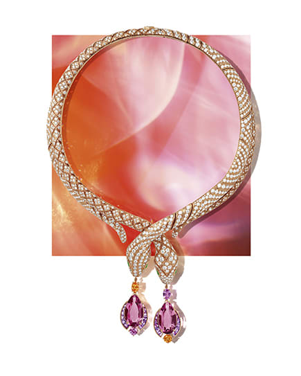 Invisible Violet Necklace, Polychroma High Jewellery Collection, close-up.