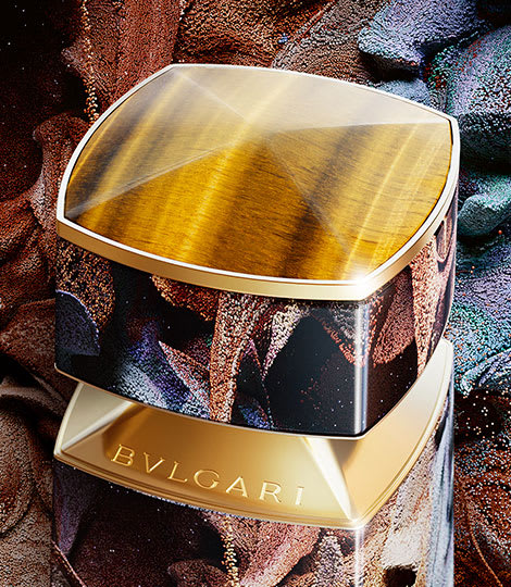 Detail of the cap with tiger's eye stone insert of the Bvlgari Le Gemme Tygar x Refik Anadol bottle.