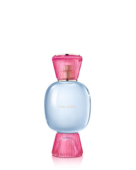 allegra insieme creative shot with magnifying