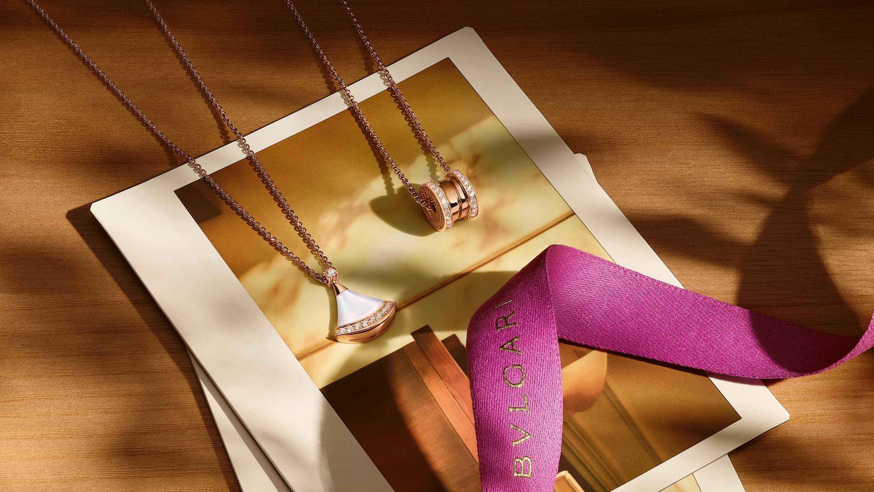 Bzero1 and Divas' Dream necklaces creative shot by Chinese Valentine's Day campaign.