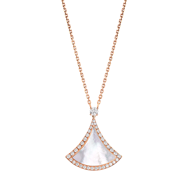 DIVAS' DREAM pendant necklace in 18 kt rose gold set with mother-of-pearl element and pavé diamonds.