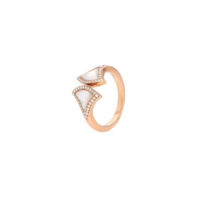 DIVAS' DREAM ring in 18 kt rose gold set with a diamond and pavé diamonds.