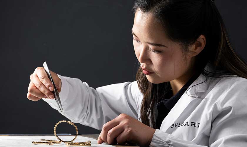 Bvlgari artisan working, close-up on the hands.
